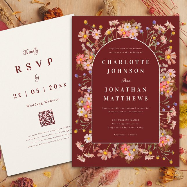 Convite Boho Wildflower Arch Terracotta Casamento outono (Wildflower arch elegant script burgundy terracotta fall wedding invitation with QR code)