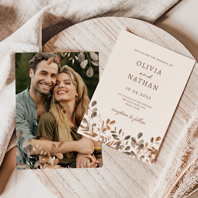 Convite Boho Wildflower | Neutro com Casamento Fotográfico (A boho wedding invitation with watercolor wildflowers and your photo, in a neutral color scheme)