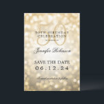 Convite Bokeh 50th Birthday Dourado Guarde a Data com Deta<br><div class="desc">Design de "50ª Festa de aniversário" elegante com Dourado Bokeh e nome personalizado   texto de detalhes. Fácil de usar e fácil de personalizar. Faça o pedido hoje!</div>