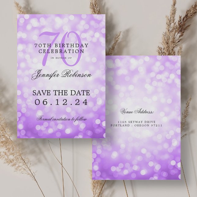 Convite Bokeh 70 Birthday Roxo Guarde a Data (Purple Bokeh 70th Birthday Save the Date Invitation)