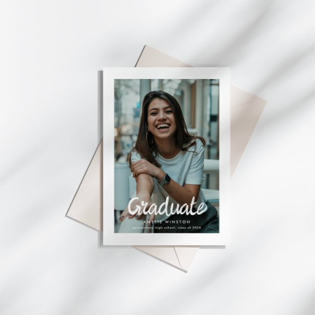 Convite Bold Brush Script Photo Graduation Announcement (Criador carregado)