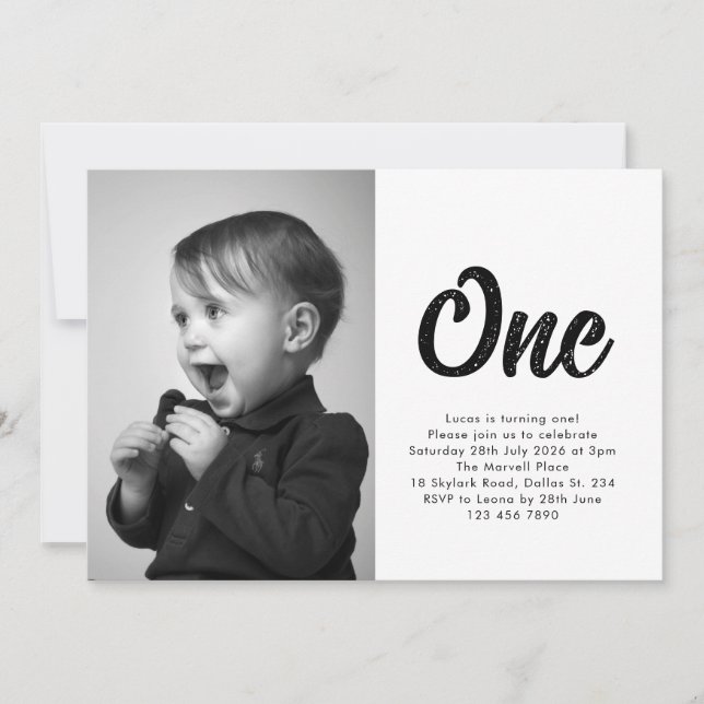 Convite Bold Typography First Birthday Photo (Frente)