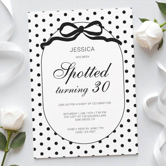 Convite Bolinhas Preto Laço Pontilhado Fazendo 30 Anos (Polka Dot Black Bow Spotted Turning 30th Birthday Invitation)