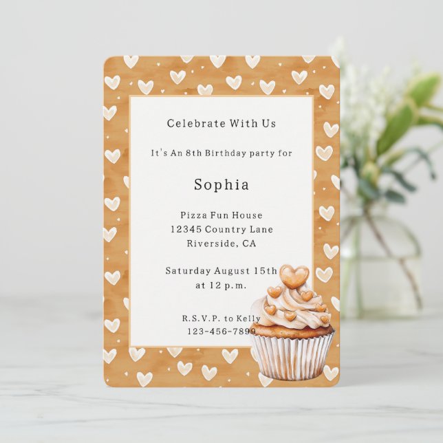 Convite Bolo de Aniversário de Cupcake Corações de Caramel (Em pé/Frente)