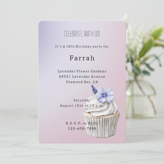Convite Bolo de Aniversário de Xícara de Flor de Lavanda   (Em pé/Frente)