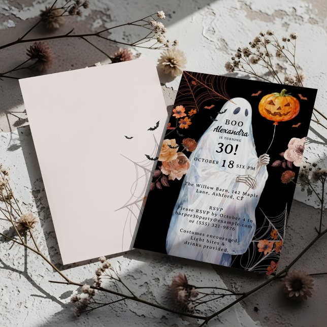 Convite Boo, tenho 30 Halloween Spooky, dia de aniversário (Boo I'm 30 Halloween Spooky Floral Ghost Birthday Invitation)