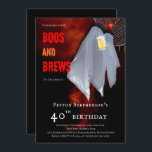 Convite Boos e Breve aniversário de 40 anos do Fantasma do<br><div class="desc">Fantasma "Boos e Brews" segurando um design de aniversário de 40 anos de cerveja. Design composto por Designs Holiday Hearts.</div>