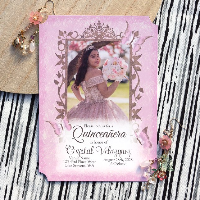 Convite Borboletas Beige de rosa claro, Ornamentado Quince (light pink quinceanera invitations, decorative fancy border frame vines leaves around photo)