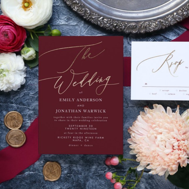 Convite Borgonha Vermelha Escura Elegante Dourada O Casame (Invitation showcasing suite - additional items (bought separately))