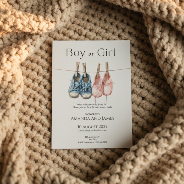 Convite Boy or Girl Gender Reveal Invitation (Gender reveal invitation on beige chunky knit blanket with soft warm light)