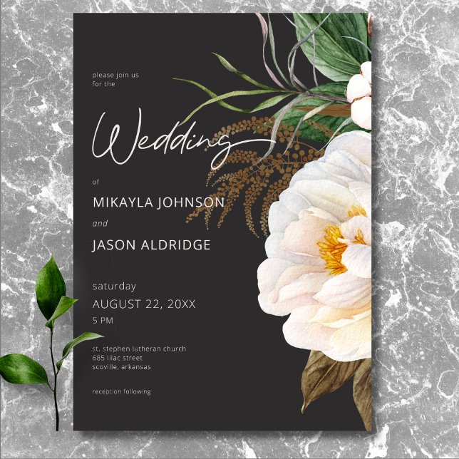 Convite Brancos Elegantes Modernos no Casamento Negro (Modern Elegant White Peonies on Black Wedding Invitation)