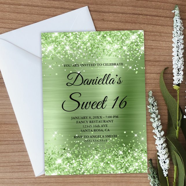 Convite Brilhante Verde-claro-brilhante e foil Doce 16 (Create your own modern pale green faux glitter birthday invitation.)