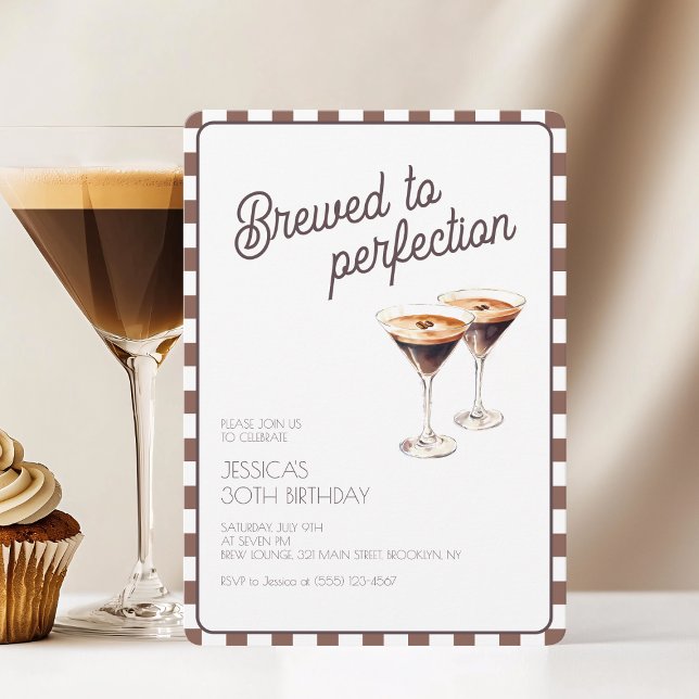 Convite Brown Brewn Festa de aniversário de 30 anos Espres (Brown Brewed Espresso Martini 30th Birthday Party Invitation)