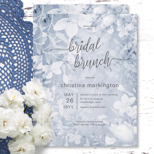 Convite Brunch Bridal Azul Floral Moderno e Branco (Modern Floral Blue & White Bridal Brunch Invitation)