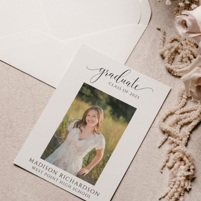 Convite Budget Black & White Script Photo Graduation (Criador carregado)