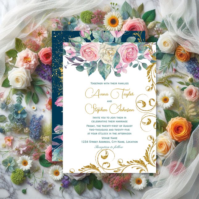 Convite Buquê Botânico com Redemoinhos de Brilho Dourado F (Elegant floral and faux gold swirls wedding invitation with customizable colors for invite back.)