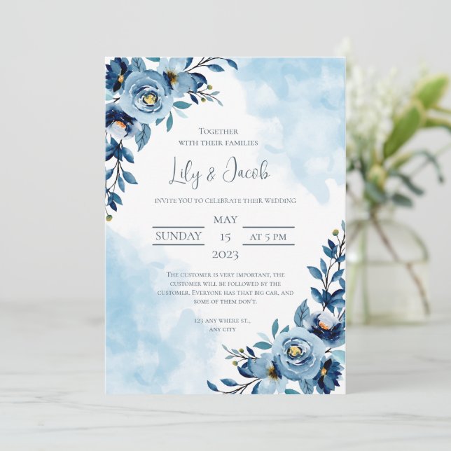 Convite Buquê de Flores Azuis de Casamento em Aquarela (Em pé/Frente)