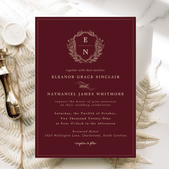 Convite Burgundy Champagne Dourado Crest Monograma Casamen (Burgundy Champagne Gold Crest Monogram Wedding Invitation)