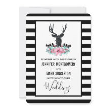 Cabeça de cervo preto com flores e casamentos cor-