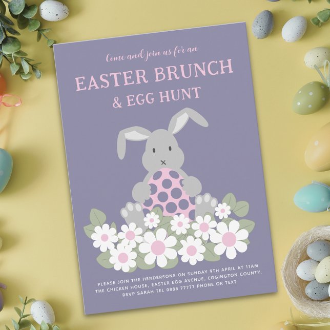 Convite Caça aos Ovos de Páscoa Brunch de Primavera Coelhi (Easter egg hunt spring brunch cute bunny daisy floral meadow purple invitation)