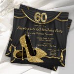 Convite Calçado Dourado preto entrando em 60 Festas de ani<br><div class="desc">Elegante calçado preto e dourado de salto alto, mulher pisando em sessenta e sessenta convites de festas de aniversários com belos calçados de salto alto e brilho dourado sobre fundo de cortina preto e dourado. Este elegante convite de aniversário preto e dourado é facilmente personalizado para o seu partido ou...</div>