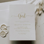 Convite Caligrafia Dourada É Chá de fraldas de Menina<br><div class="desc">Esta caligrafia dourada é um convite de chá de fraldas feminino é perfeito para um chá de fraldas rústico ou aspersão. O design simples e elegante apresenta a tipografia clássica e de rico em ouro.</div>
