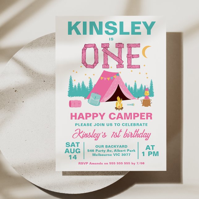 Convite Camper Feliz Cor-de-Rosa Moderno - primeiro aniver (Baby Girls One Happy Camper 1st Birthday Invitation Template Editable Camping Themed First Birthday )