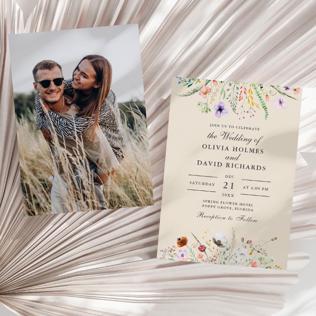 Convite Campo de Flores Silvestres Bege Personalizado para (Taupe Wildflower Meadow Custom Photo Wedding Invitation on a sunny white dry palm leaf.)