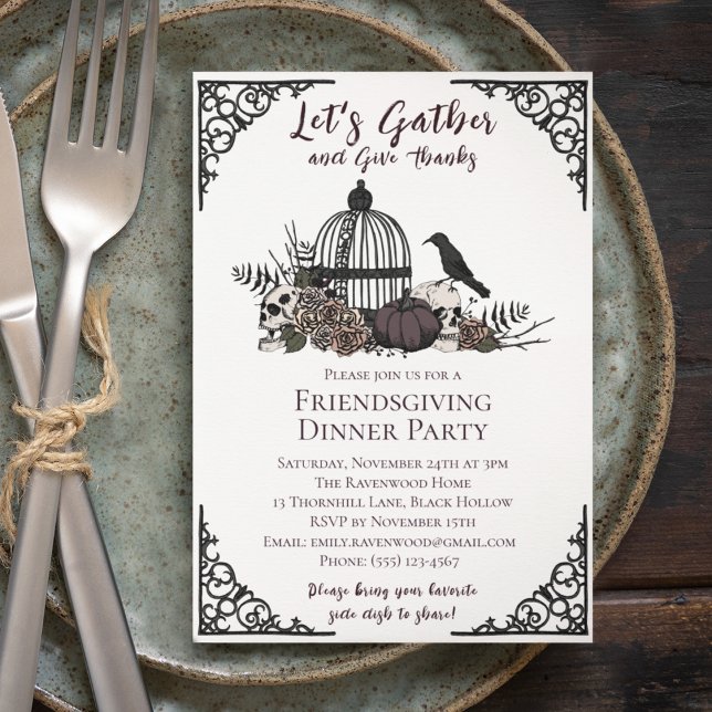 Convite Capacidades e Rosas Góticos dão amizade aos Obriga (Gothic Friendsgiving Dinner White Invite. Hand-Drawn Skulls, Roses, Birdcage, Pumpkin & Fall Leaves)