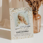 Convite Capítulo Sessenta Foto Moderna Diversão 60º Aniver<br><div class="desc">Capítulo 60! Convide amigos e família para comemorar a 60ª festa de aniversário com estes divertidos convites de aniversário para adultos. O Design apresenta um snapshot de fotos, o texto 'Capítulo Sessenta em serif e fontes de caligrafia, faux gold glitter confetti e um modelo de aniversário editável que é fácil...</div>