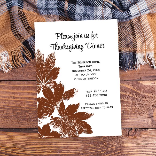 Convite Carimbo Castanho Carimbo de Ação de Graças Jantado (Invite friends to gather and give thanks with this woodsy Thanksgiving dinner invitation.)