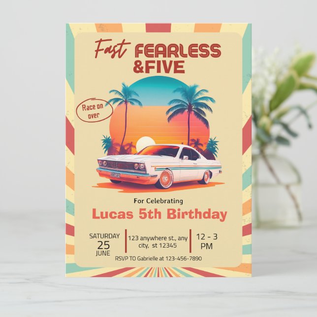 Convite Carro de Corrida Retro Rápido Destemido & CINCO  (Em pé/Frente)