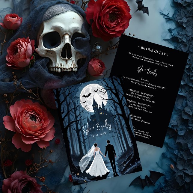 Convite Casal De Casamento Floresta Spooky Em Direção Ao C (Wedding Couple in Spooky Forest Toward Haunted Castle Invitations Cards.)