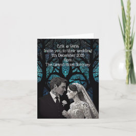 Convite Casal de Noivos feito de papel na árvore azul da v