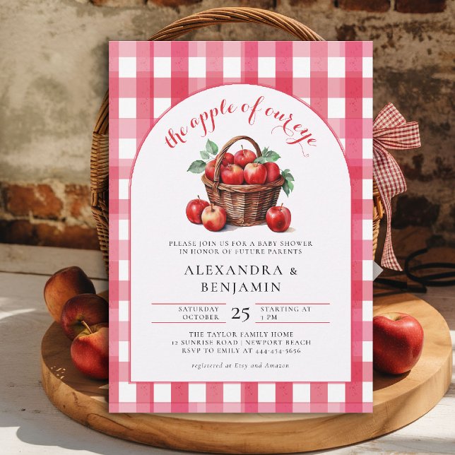 Convite Casal Russo de Colheita de Maçã de Queda Chá de fr (gender neutral baby shower invitation apple of our eye red harvest gingham rustic boho arch)