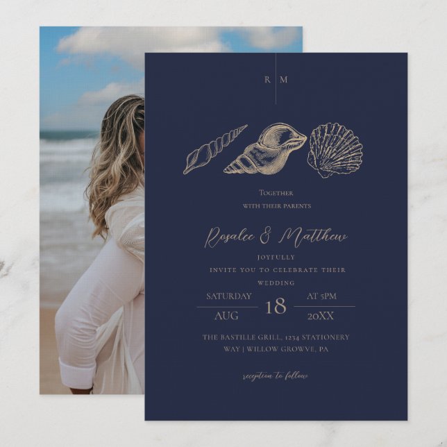 Convite Casamento à Beira-Mar com Conchas Azul-Marinho e D (Frente/Verso)