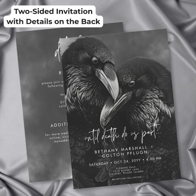 Convite Casamento Abraço Corvo Preto Branco Gótico de Dois (Gothic Black White Raven Embrace Wedding Two Sided Invitation)