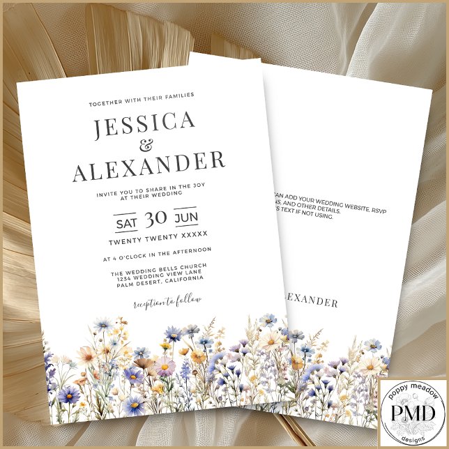 Convite Casamento Branco de Flores Selvagens Azuis Elegant (Elegant Dusty Blue Wildflowers Wedding Invitation with Couple's Names and Optional Text on Back.)