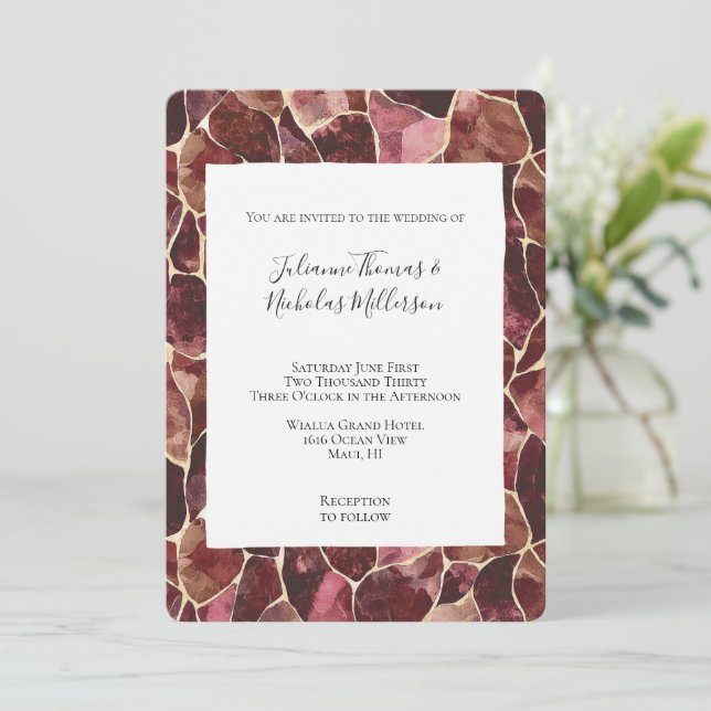Convite Casamento Burgundy Red Chic Abstrato (Em pé/Frente)