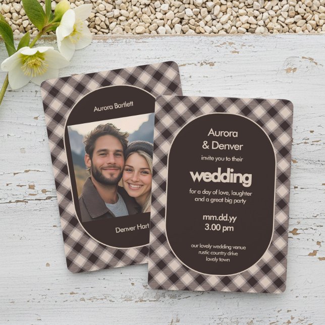 Convite Casamento Casual Foto Xadrez Marrom Retro (Photo Wedding Invitation from the Casual Brown Plaid wedding collection by Darling & May)