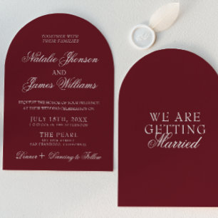 Convite Casamento Clássico Arqueado em Burgundy Profundo D