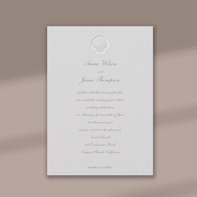 Convite Casamento Clássico Formal de Seashell Embossed (formal traditional wedding invitation nautical seashell beach ocean sea lake yacht faux embossed)
