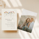 Convite Casamento Colorido de Fotografias de Beige Monogra<br><div class="desc">Este convite de casamento de um monograma colorido de flores silvestres é perfeito para o seu simples e caprichoso casamento de verão no arco-íris. Os florais cor-de-rosa brilhante, encantado, amarelo, laranja e dourado dão a este produto a sensação de um jardim primavera hippie elegante minimalista. A design moderna é a...</div>