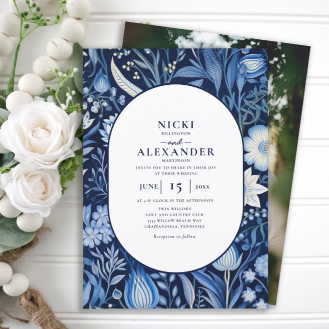 Convite Casamento com Arco Floral Azul Marinho Branco em F (Blue and white floral oval/double arch photo wedding invitation)