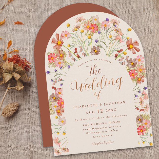 Convite Casamento com Arco Floral Rústico de Outono Boêmio (Boho fall rustic wildflower floral wedding burnt orange terracotta beige wedding invitation elegant)