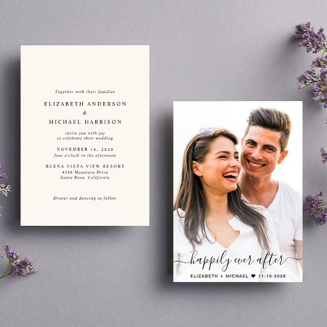 Convite Casamento com Creme de Foto em Script Elegante (Celebrate your love story with a modern happily ever after wedding invitation showcasing your photo)