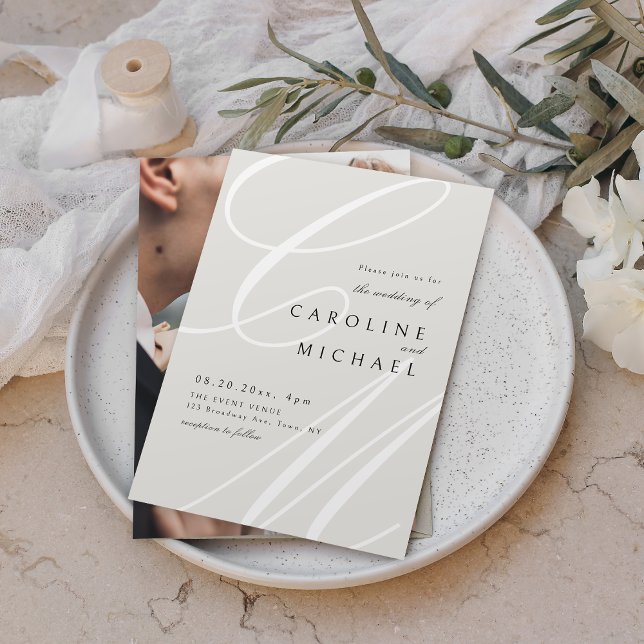 Convite Casamento com monograma de caligrafia Elegante de  (Ivory Classic Elegant calligraphy monogram wedding Invitation)