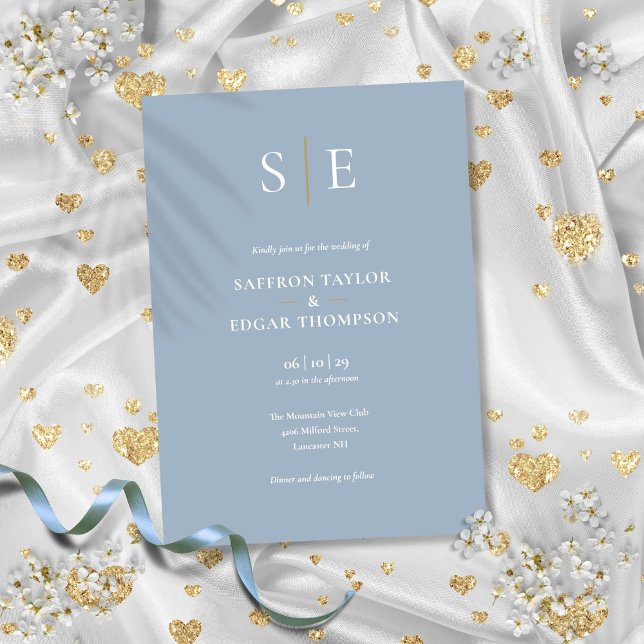 Convite Casamento com Monograma Dourado e Azul Empoeirado (Dusty Blue And Gold Monogram Wedding Invitation)