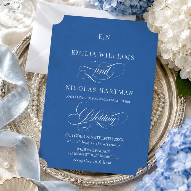 Convite Casamento com Monograma em Script Elegante Azul Re (Criador carregado)