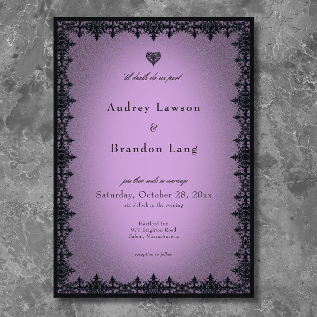 Convite Casamento com púrpura da fronteira gótica vitorian (Victorian Gothic Iron Border Purple Wedding Invitation)